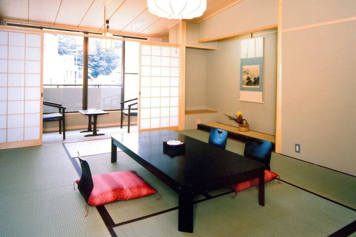 Room 4 of 13