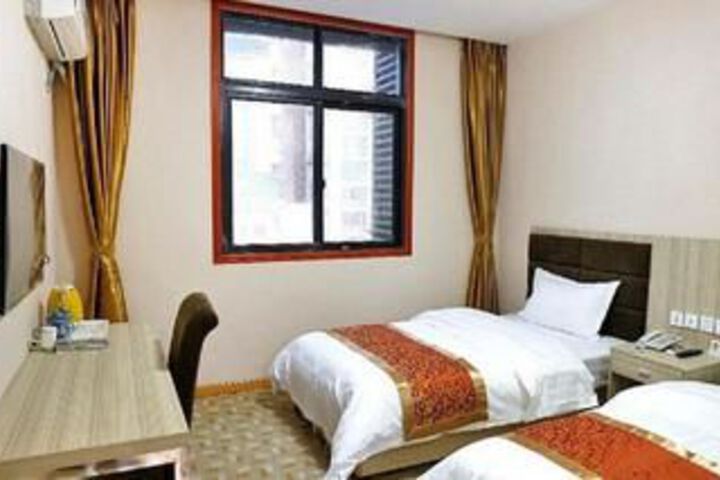 Room 7 of 16