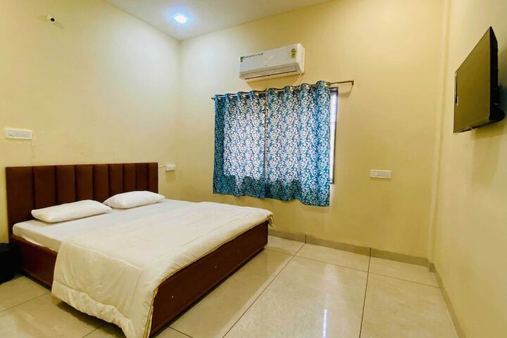Room 8 of 25