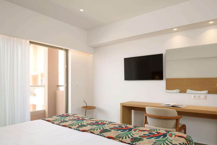 Room 44 of 152