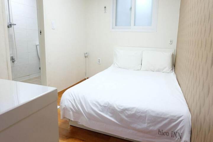 Room 3 of 6