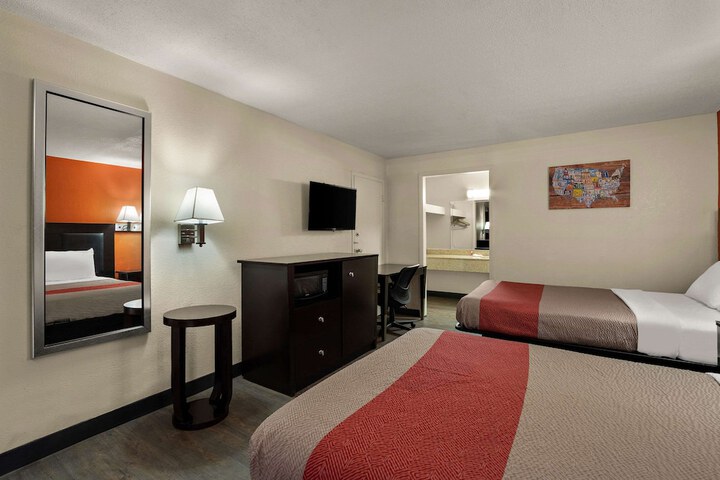 2 Double Beds (1 of 6)