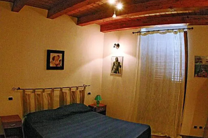 Room 5 of 14
