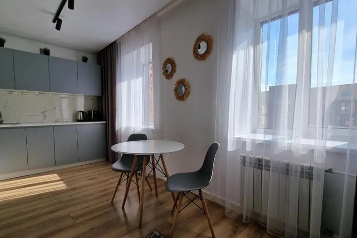Room 5 of 10