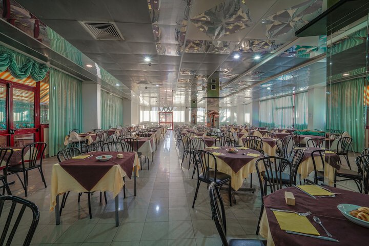 Dining 24 of 44