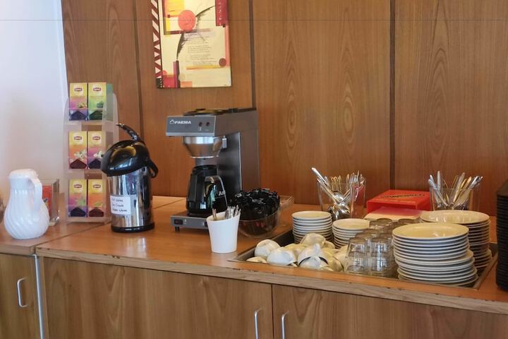Breakfast/Coffee Service 25 of 40