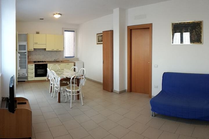 Room 11 of 30