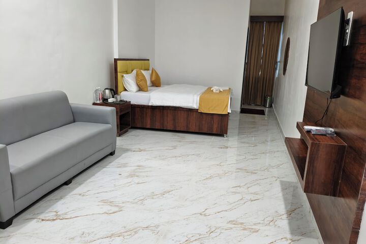 Room 16 of 40