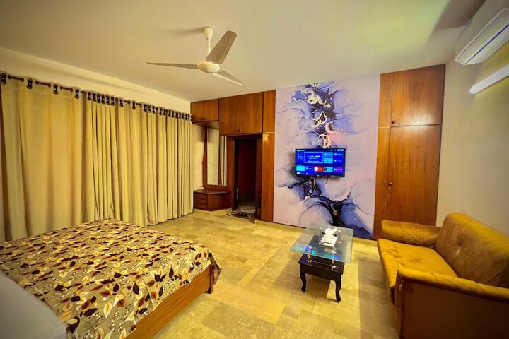 Room 2 of 7