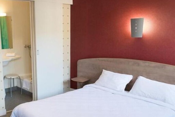 Room 10 of 29