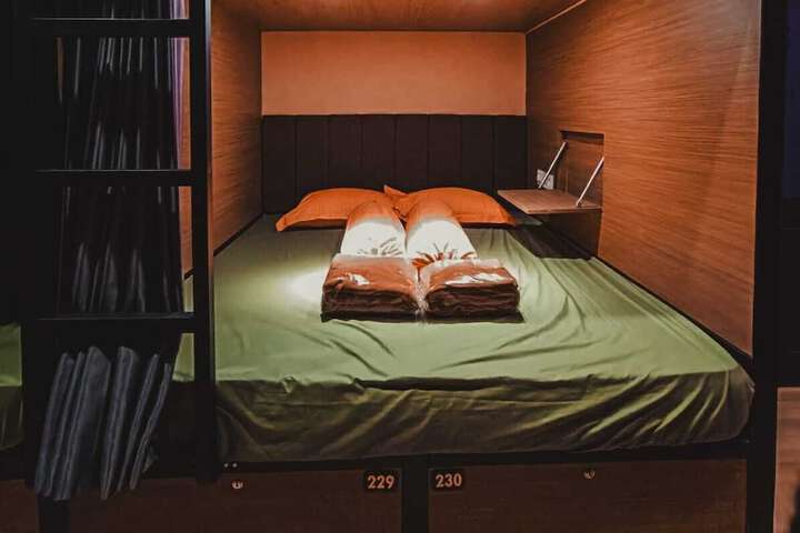 Room 6 of 17