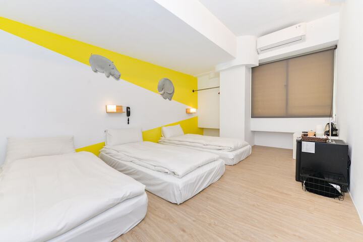 Room 28 of 32