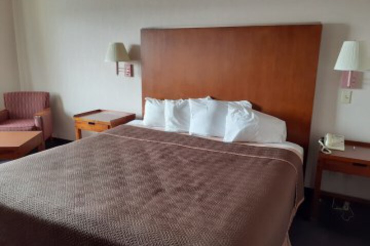 Room 8 of 36