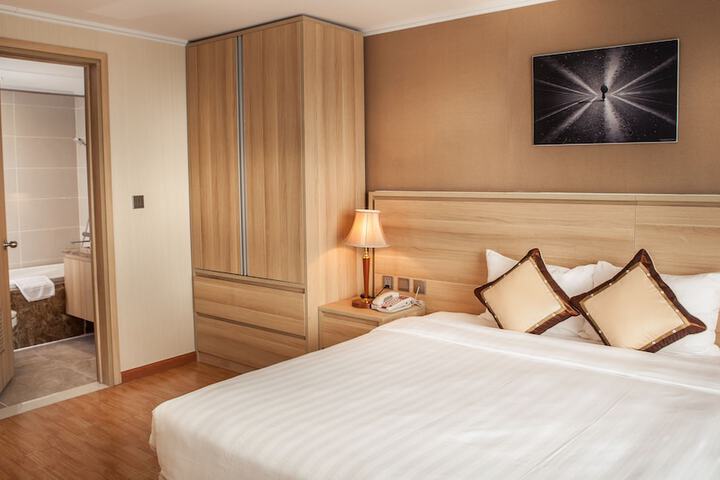 Room 6 of 184