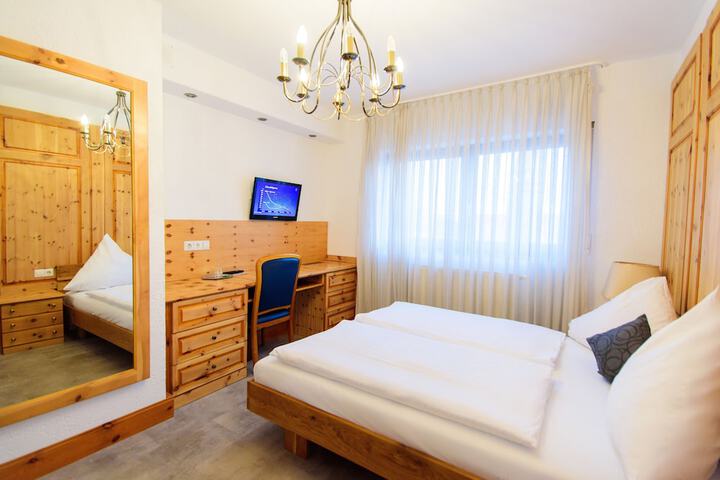 Room 17 of 65