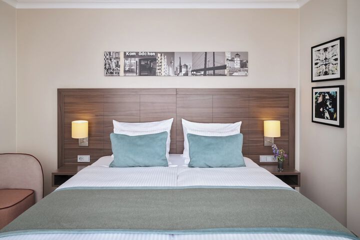 Room 16 of 60
