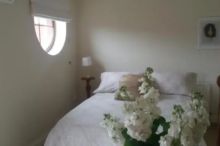 Room 9 of 12