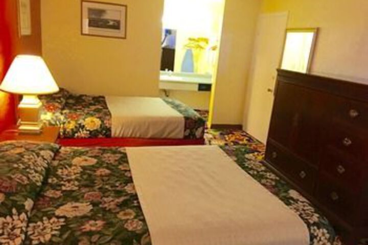 Room 6 of 17