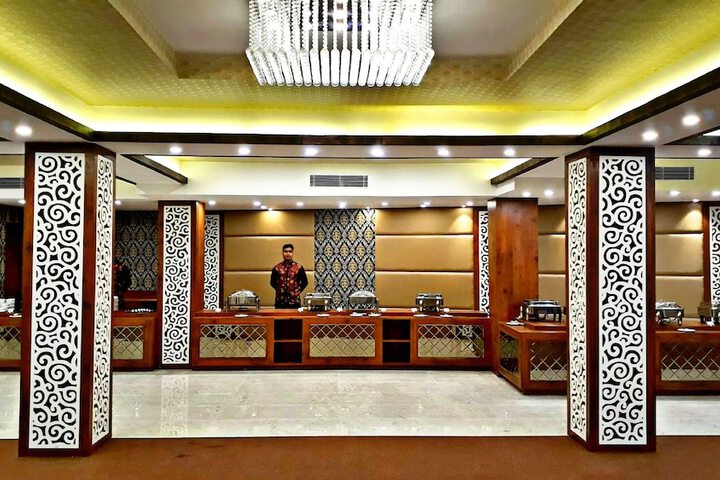 Ballroom/Hall 31 of 44