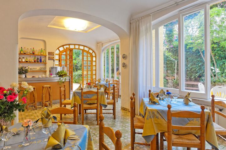 Dining Photos