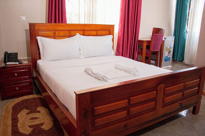 Room 6 of 14