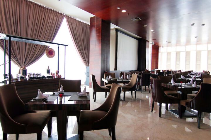 Dining 62 of 89