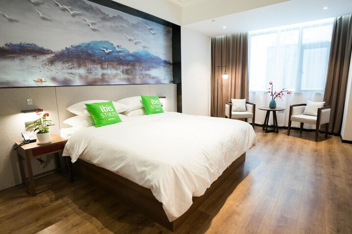 Room 8 of 32
