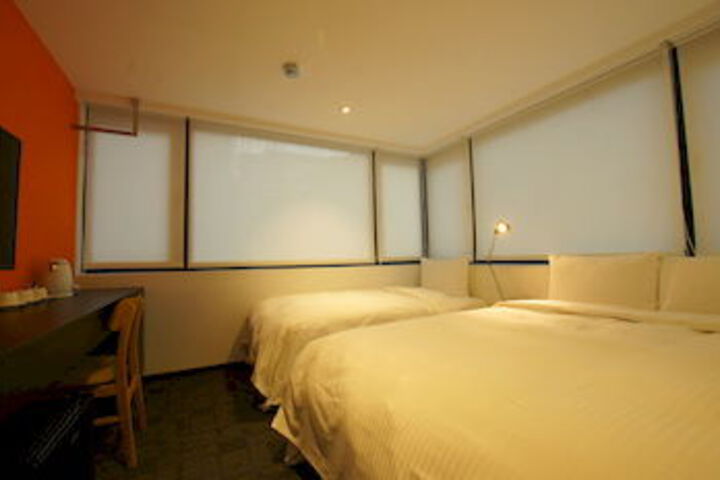 Room 53 of 65