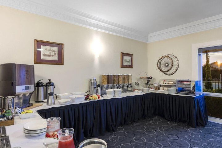 Dining Photos