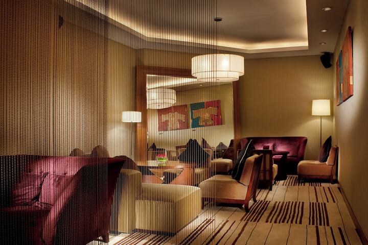 Lounge 119 of 156