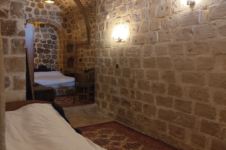 Room 4 of 71