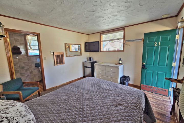 Room 33 of 183