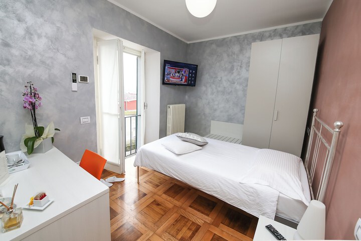 Room 12 of 49