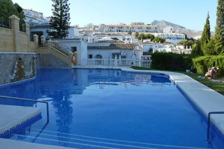 Pool 4 of 6