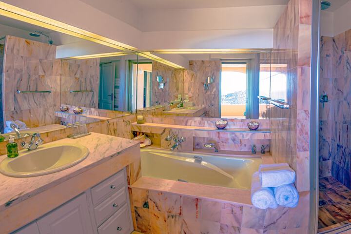 Room 20 of 47