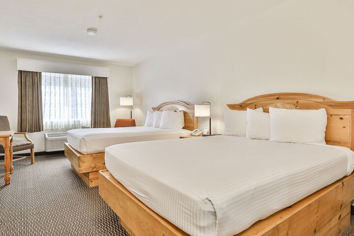 2 Queen Beds High Speed Internet Accessible Coffee Maker, Hairdryer Iron and Ironing Board Full Breakfast (1 of 4)