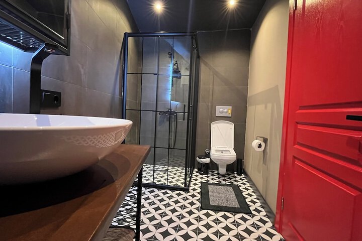 Room 27 of 28
