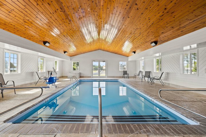Photo of Sleep Inn & Suites Verona - Madison Southwest Pool
