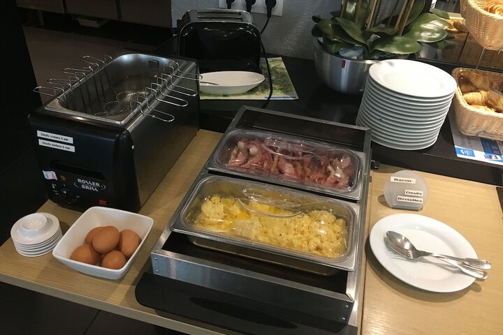 Breakfast/Coffee Service 36 of 51