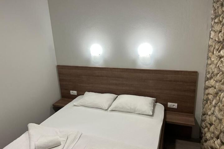 Room 3 of 21