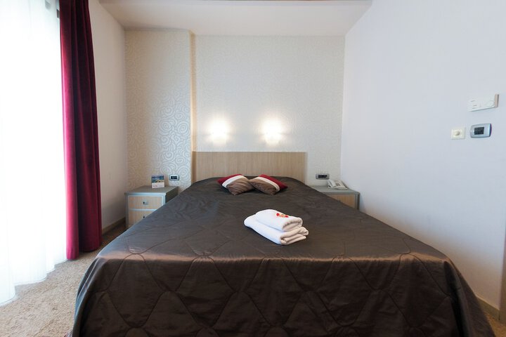 Room 8 of 46