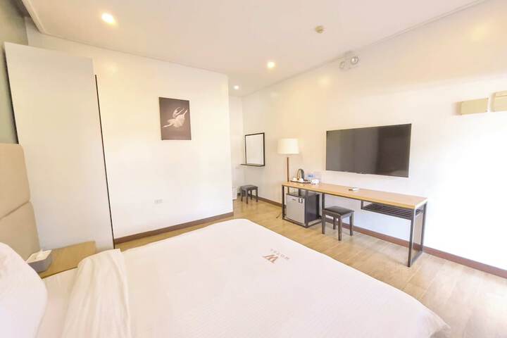 Room 6 of 68