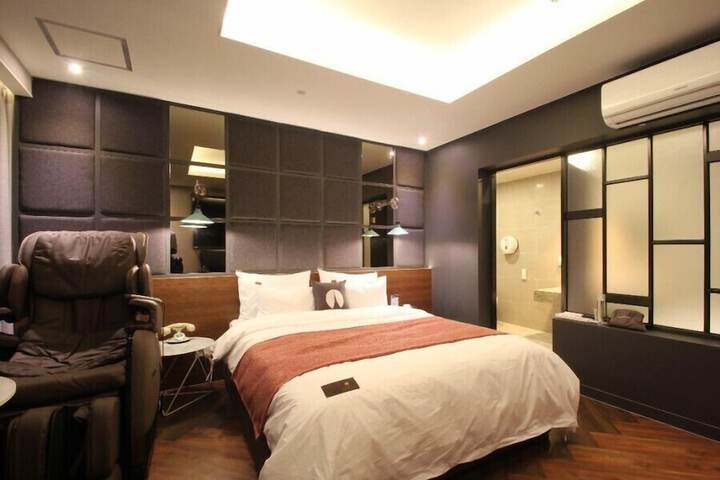 Room 12 of 24