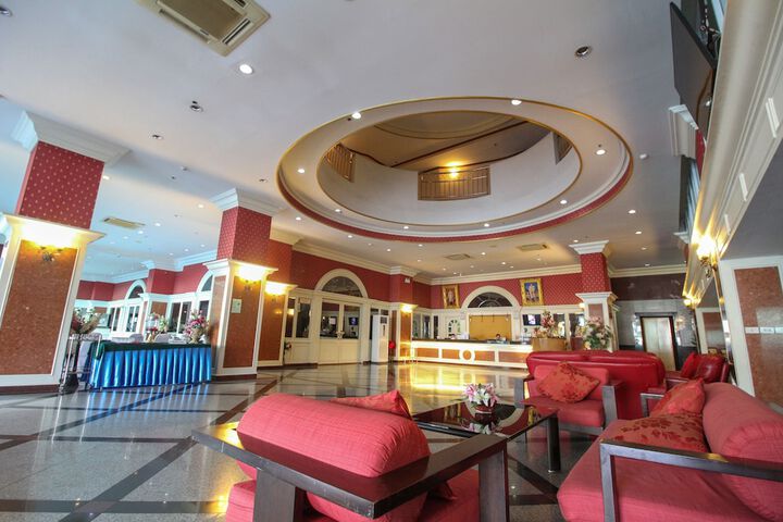 Entrance & Lobby