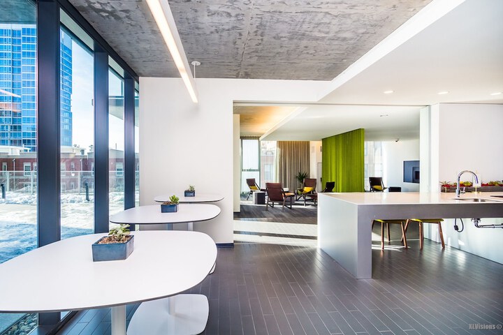 Business Center 26 of 32