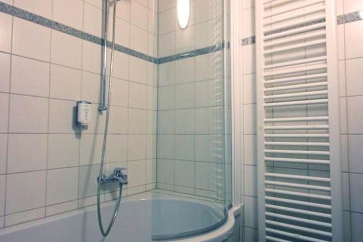 Room 15 of 36