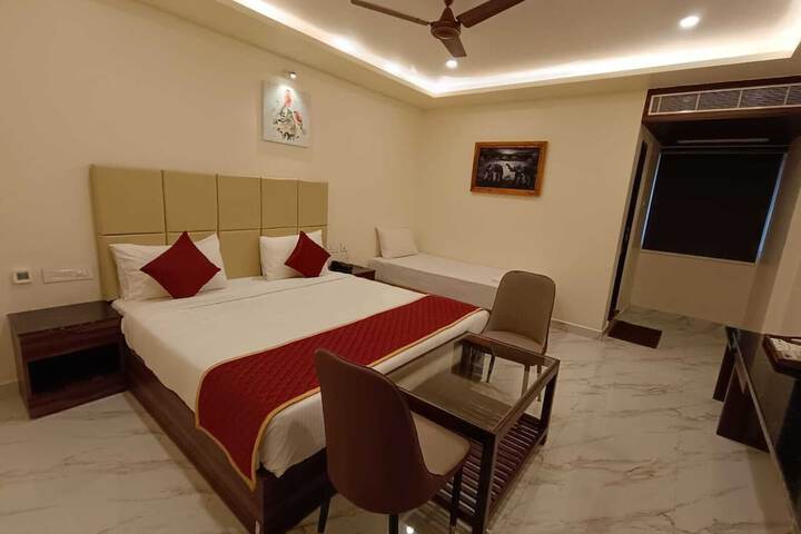 Room 12 of 26