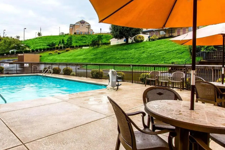 Pool 15 of 25