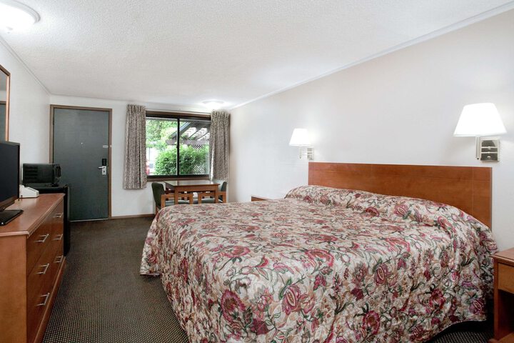1 King Bed (2 of 2)
