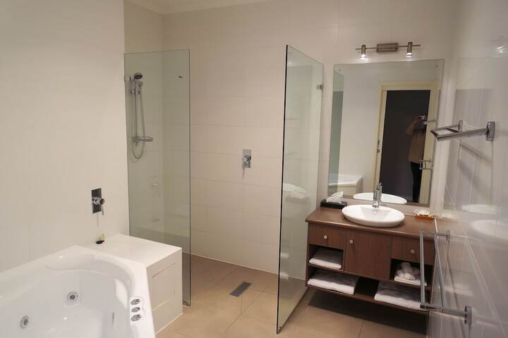 Room 2 of 44